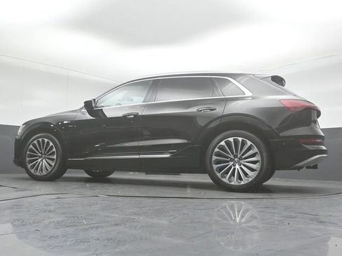 Used 2019 Audi e-tron Prestige w/ Prestige Package image 42