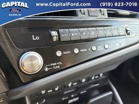 Used 2022 Lexus ES 350 Ultra Luxury w/ Accessory Package 2 FWD image 29
