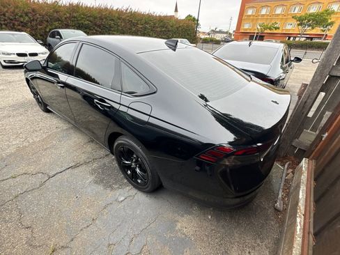 Certified 2025 Honda Accord SE image 5