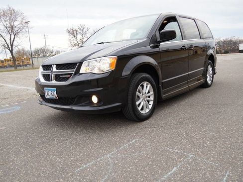 Used 2018 Dodge Grand Caravan SXT image 5