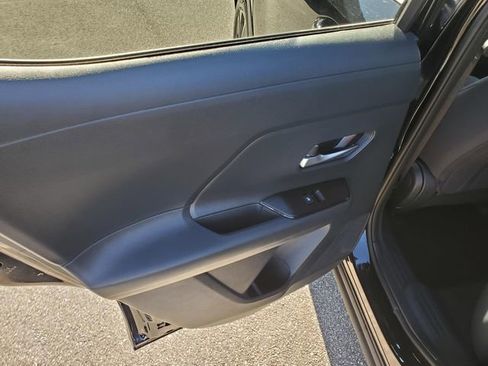 Certified 2025 Nissan Kicks SV image 12