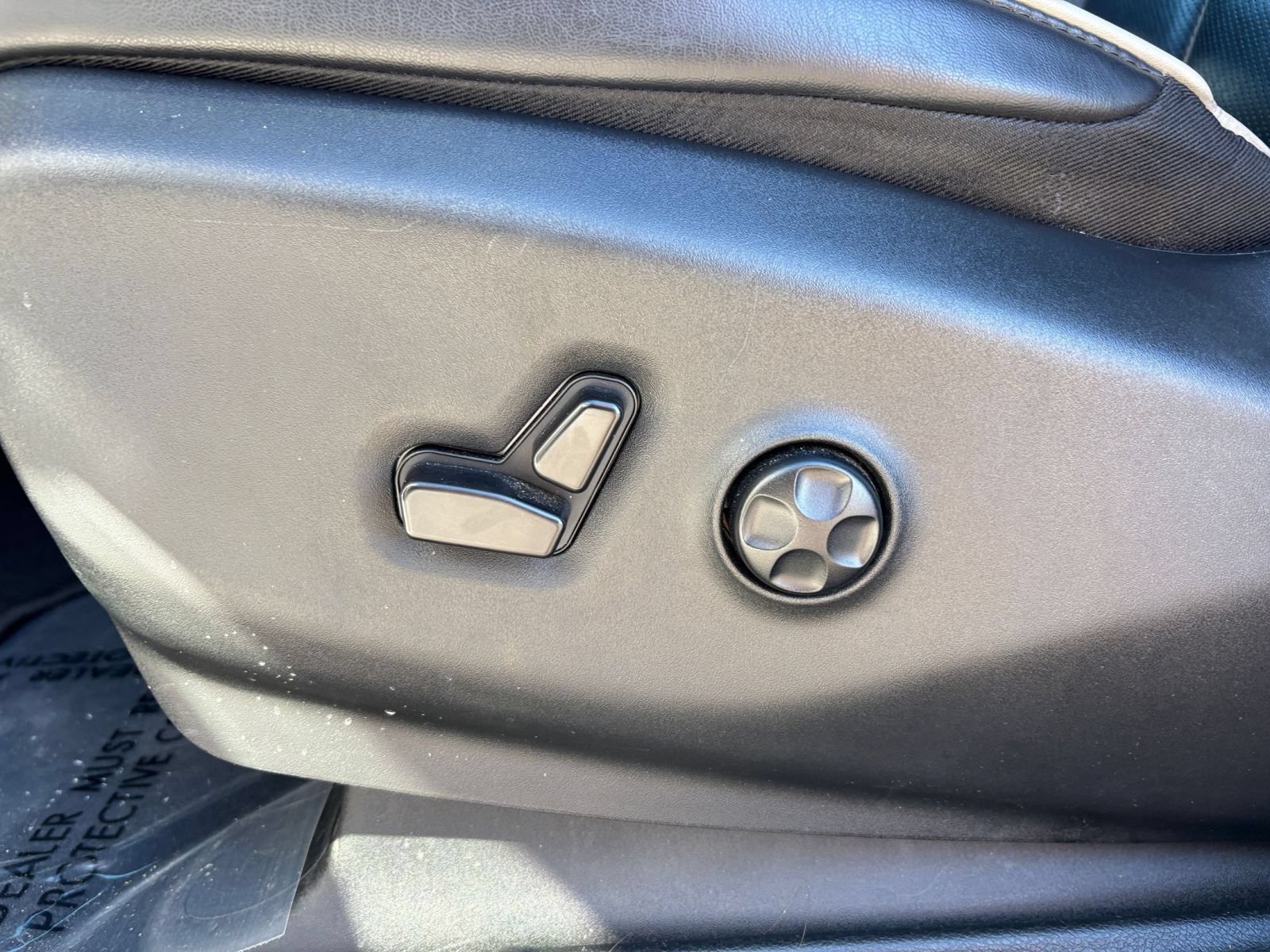 Used 2025 Chrysler Pacifica Limited FWD image 22