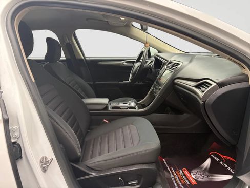 Used 2017 Ford Fusion SE w/ Fusion SE Technology Package FWD image 17
