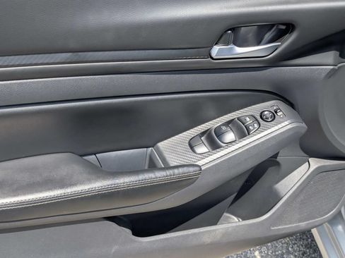 Used 2024 Nissan Altima 2.5 SV FWD image 13