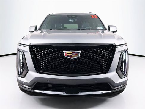 Used 2025 Cadillac Escalade Sport Platinum AWD/4WD image 2