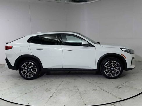 New 2026 BMW X2 xDrive28i w/ Technology Package AWD/4WD image 9