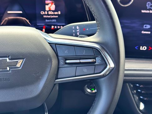 Used 2025 Chevrolet Suburban Z71 image 25