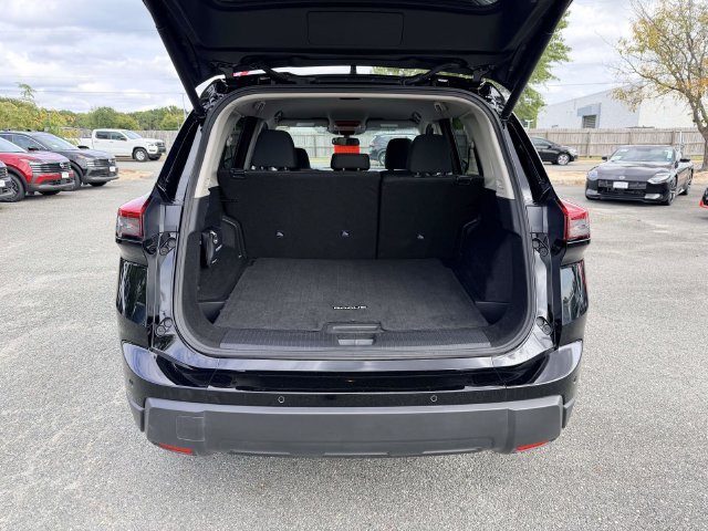 Used 2026 Nissan Rogue SV AWD/4WD image 12