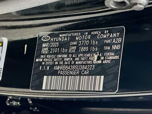Used 2025 Hyundai Venue SE FWD image 30