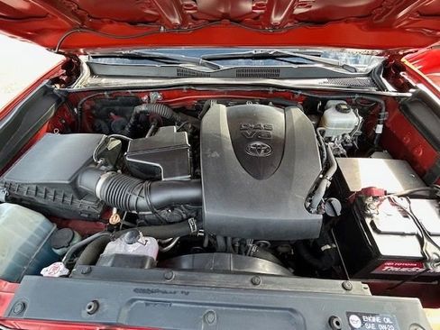 Used 2018 Toyota Tacoma TRD Off-Road AWD/4WD image 8