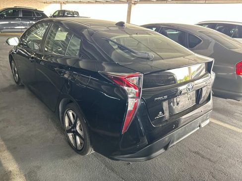 Used 2018 Toyota Prius Four Touring w/ Premium Convenience Package image 2