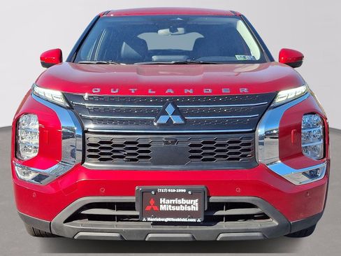 Used 2024 Mitsubishi Outlander SE image 2