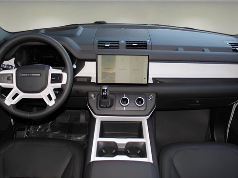 Used 2025 Land Rover Defender 130 X-Dynamic SE AWD/4WD image 14