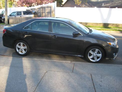 Used 2013 Toyota Camry SE FWD image 4