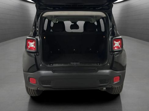 Used 2017 Jeep Renegade Latitude AWD/4WD image 19
