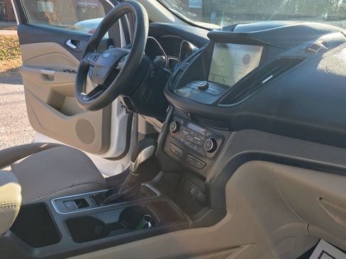 Used 2019 Ford Escape SE image 13