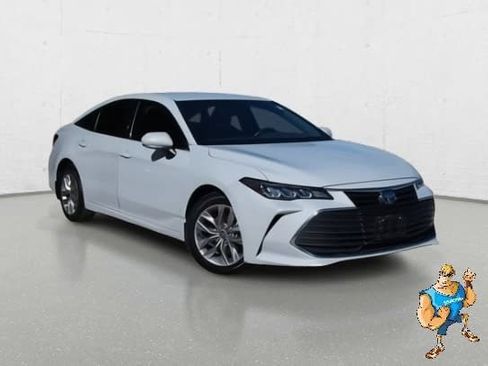 Used 2022 Toyota Avalon XLE image 2