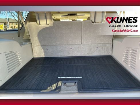 Used 2020 Cadillac Escalade ESV Premium Luxury image 42