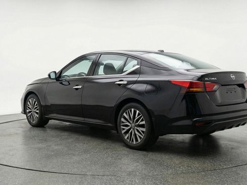 Used 2025 Nissan Altima 2.5 SV image 6