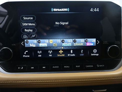 Used 2021 Nissan Rogue Platinum image 11