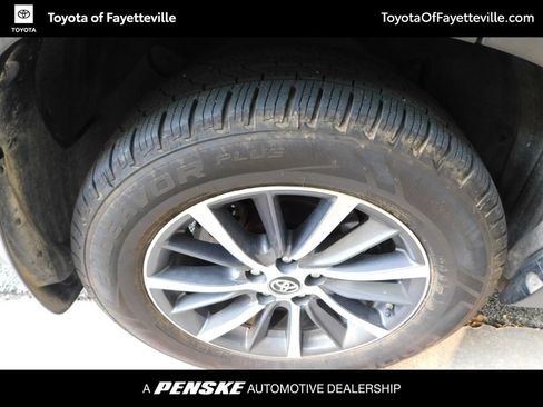 Used 2018 Toyota Highlander XLE AWD/4WD image 8