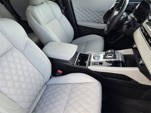 Used 2024 Mitsubishi Outlander SEL image 11