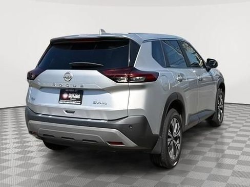 Used 2023 Nissan Rogue SV AWD/4WD image 3
