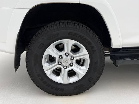 Used 2018 Toyota 4Runner SR5 Premium AWD/4WD image 29