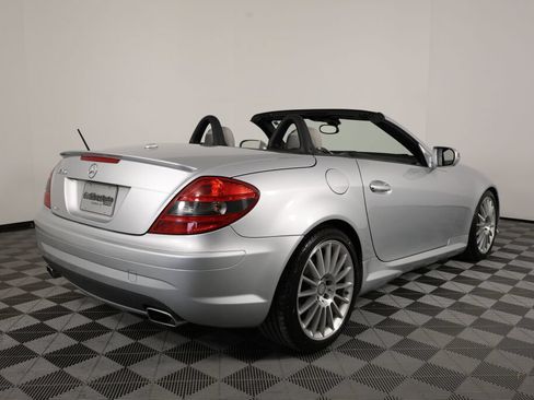 Used 2010 Mercedes-Benz SLK 350 image 4