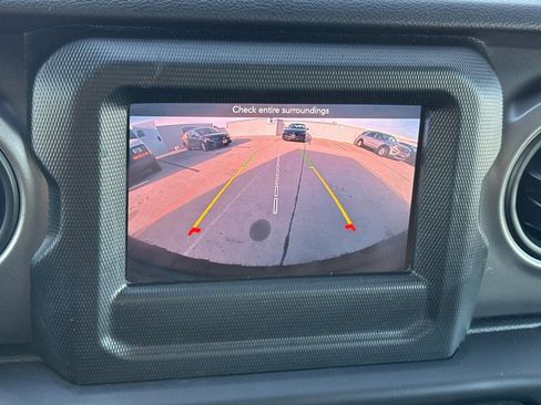 Used 2022 Jeep Wrangler Willys image 13