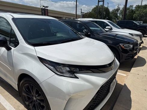 Used 2025 Toyota Sienna XSE FWD image 7