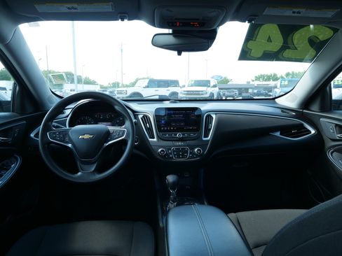 Used 2024 Chevrolet Malibu LT FWD image 17