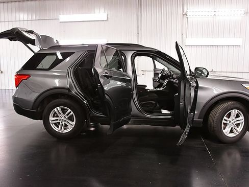 Used 2024 Ford Explorer XLT AWD/4WD image 34