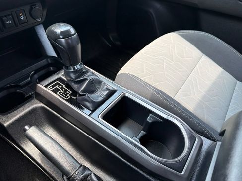 Used 2021 Toyota Tacoma TRD Off-Road w/ Technology Package AWD/4WD image 25