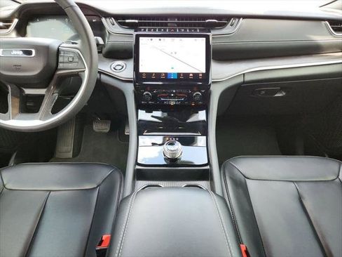 Certified 2025 Jeep Grand Cherokee Limited w/ Black Appearance Package image 15