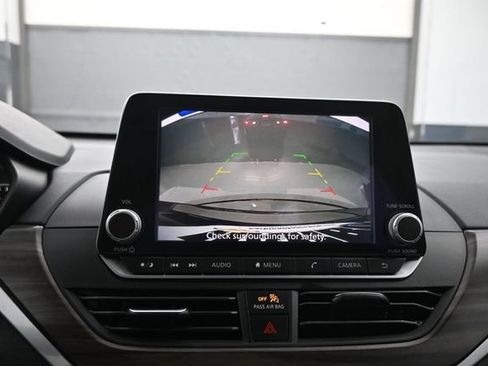 Used 2025 Nissan Altima 2.5 SV FWD image 17