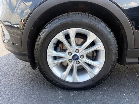 Used 2018 Ford Escape SE w/ SE Sync 3 Package FWD image 14