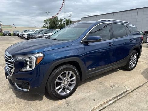 Used 2022 GMC Terrain SLT w/ LPO, Floor Liner Package AWD/4WD image 2