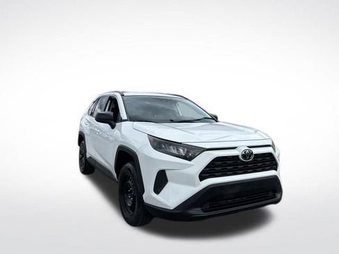 Used 2020 Toyota RAV4 LE FWD image 1
