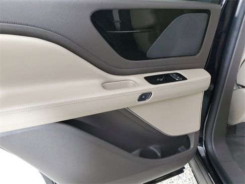 Used 2023 Lincoln Aviator 2WD image 10
