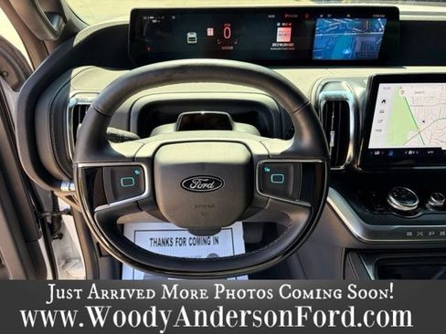 Used 2025 Ford Expedition Platinum w/ Stealth Performance Package AWD/4WD image 15