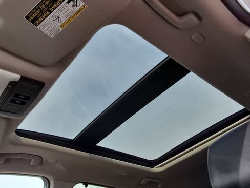 Used 2022 Nissan Rogue SV w/ SV Premium Package image 12