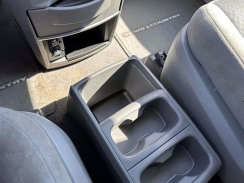 Used 2010 Chrysler Town & Country Touring w/ Heated Seat Group FWD image 29