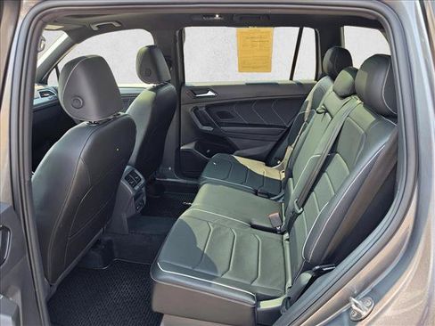 Used 2022 Volkswagen Tiguan SEL R-Line AWD/4WD image 17