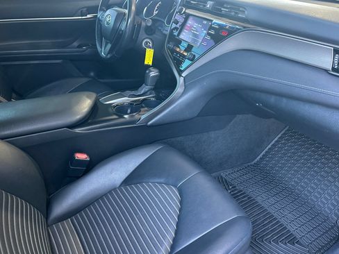 Used 2020 Toyota Camry SE FWD image 14