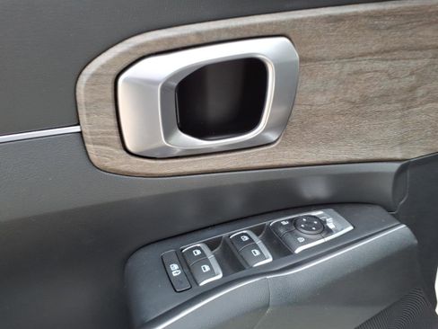 Used 2022 Kia Sorento EX w/ Panoramic Sunroof Package image 8