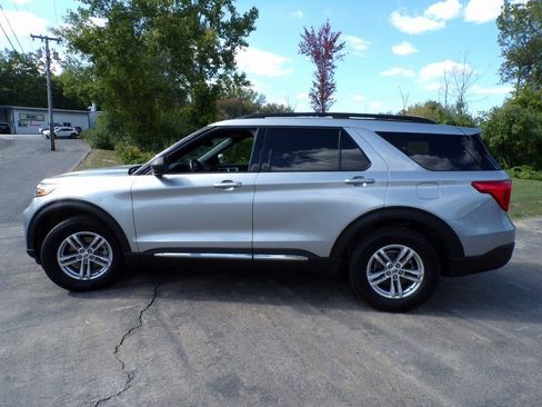 Used 2020 Ford Explorer XLT w/ Equipment Group 202A image 18