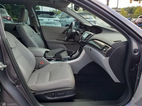 Used 2016 Honda Accord Touring image 19