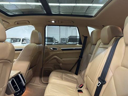 Used 2013 Porsche Cayenne Diesel AWD/4WD image 38