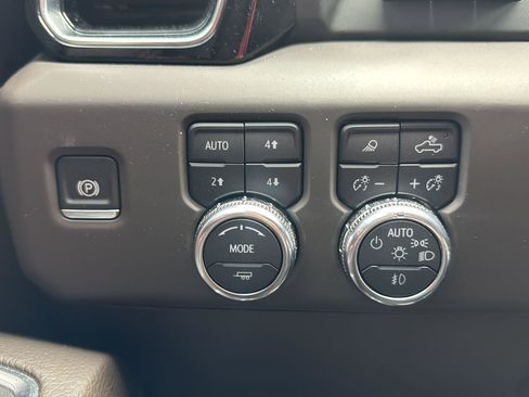 Used 2024 GMC Sierra 1500 Denali w/ Technology Package AWD/4WD image 34